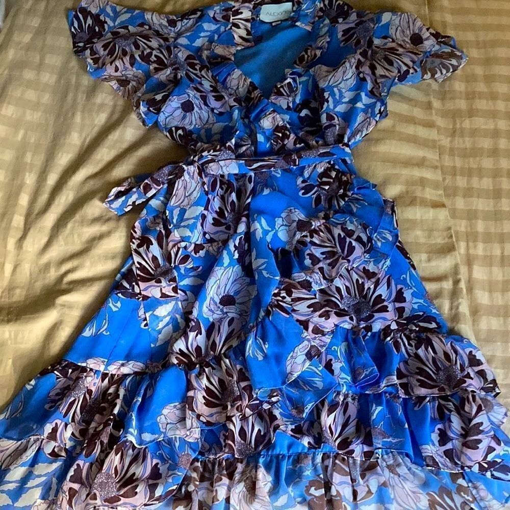 Alexis Blue Floral Print Midi Length Short Sleeve Wrap Dress. Size Large. - Picture 2 of 8